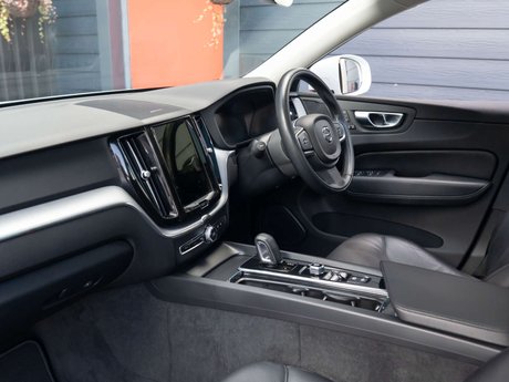Volvo XC60 2.0 XC60 Momentum B4 MHEV AWD Auto 4WD 5dr 11