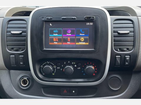 Renault Trafic 1.6 dCi 27 Sport SWB Standard Roof Euro 5 5dr 38