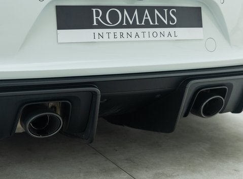 Porsche Cayman GT4 (718) 32