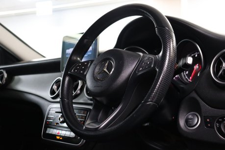 Mercedes-Benz GLA GLA 180 URBAN EDITION 12