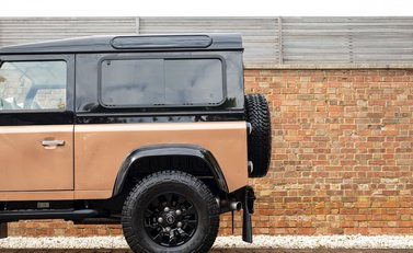 Land Rover Defender 90 Autobiography Edition 26