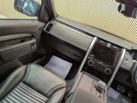 Land Rover Discovery 3.0 Discovery R-Dynamic HSE MHEV Auto 4WD 5dr 54