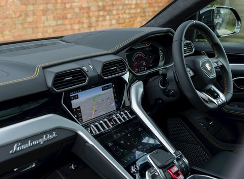 Lamborghini Urus 17