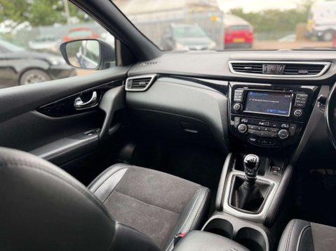 Nissan Qashqai 1.5 Qashqai N-Vision dCi 5dr 17