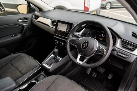 Renault Captur TECHNO E-TECH 3