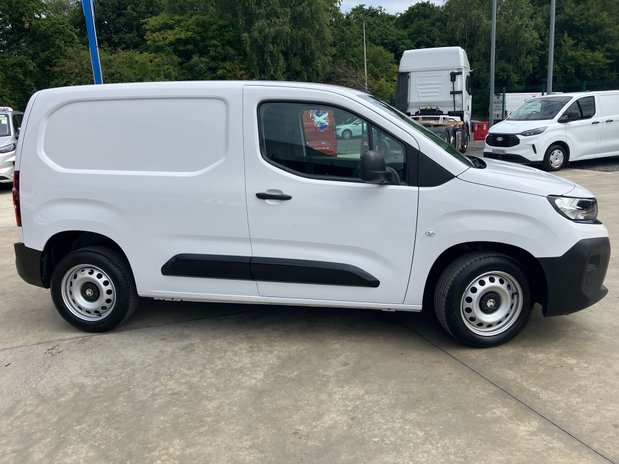 Vauxhall Combo Combo Cargo Diesel 1.5 Turbo D 100ps Prime H1 Van 2