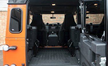 Land Rover Defender 90 Adventure 28