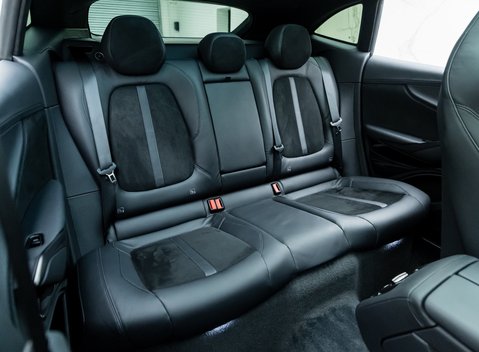 Aston Martin DBX 707 14