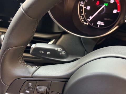 Alfa Romeo Giulia 2.1 Giulia Speciale TD Auto 4dr 28