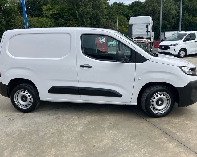 Vauxhall Combo Combo Cargo Diesel 1.5 Turbo D 100ps Prime H1 Van