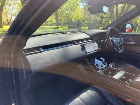 Land Rover Range Rover Velar 2.0 Range Rover Velar R-Dynamic SE D MHEV Auto 4WD 5dr 9