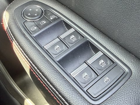 Renault Arkana 1.6 E-TECH Hybrid 145 R.S. Line 5dr Auto 35