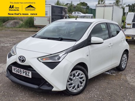Toyota Aygo 1.0 VVT-i x-play Hatchback 5dr Petrol x-shift Euro 6 (71 ps) 1