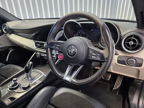 Alfa Romeo Giulia 2.9 V6 Bi-Turbo Quadrifoglio Saloon 4dr Petrol Auto Euro 6 (s/s) (510 ps) 22