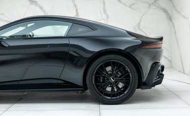 Aston Martin Vantage V8 41