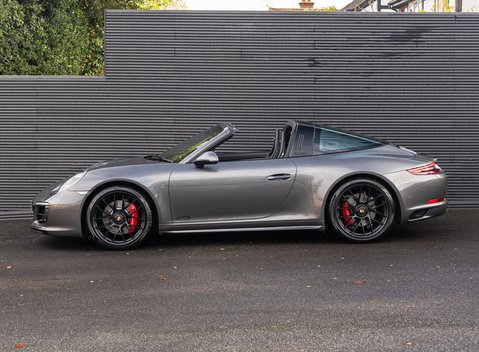 Porsche 911 Targa 4 GTS (991.2) 3