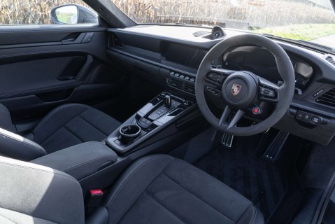 Porsche 911 Carrera 4 GTS HEV 10