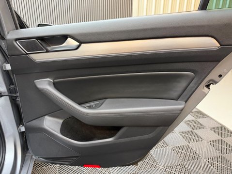 Volkswagen Passat 2.0 TDI GT Euro 6 (s/s) 5dr 38