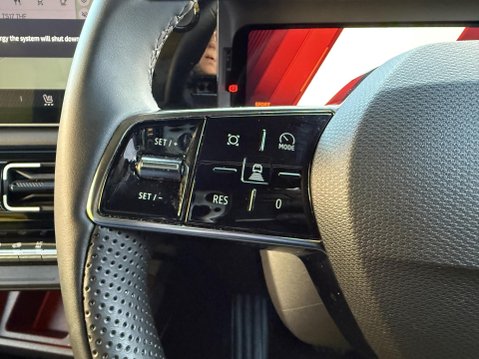 Renault 5 comfort range 52kWh iconic five Hatchback 5dr Electric Auto (150 ps) 33