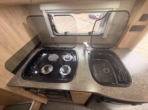 Elddis Autoquest BLUE HDI 335 L3 C/C TLL 11