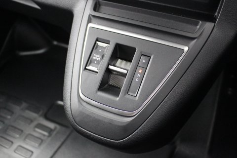 Peugeot e-Expert 100kW 75kWh Professional MWB Electric Automatic 11kW Charger 18