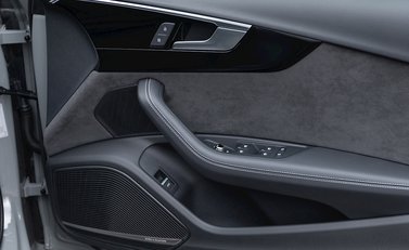 Audi S4 Avant Black Edition 23