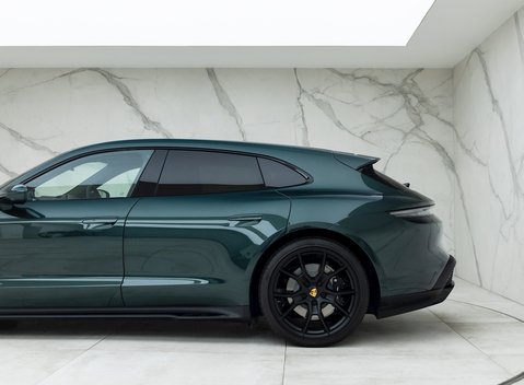 Porsche Taycan GTS Sport Turismo 28