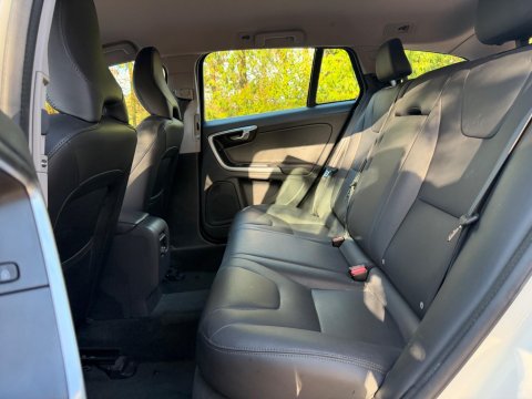 Volvo V60 2.0 T4 SE Nav Auto Euro 6 (s/s) 5dr 28
