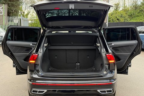 Volkswagen Tiguan R-LINE TDI DSG - RARE LEATHER INTERIOR - APPLE CAR PLAY -CAMERA 20