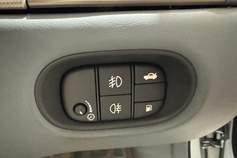 Jaguar XK 4.2 V8 Convertible 32