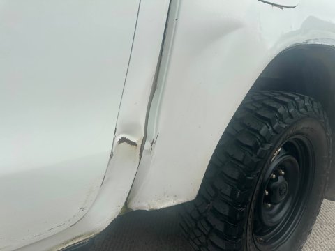 Toyota Hilux ACTIVE 4WD D-4D DCB 19