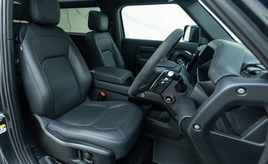 Land Rover Defender 90 V8 P525 14