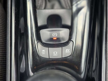 Toyota C-HR 1.8 VVT-h Design SUV 5dr Petrol Hybrid CVT Euro 6 (s/s) (122 ps) 19