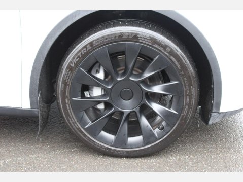 Tesla Model Y LONG RANGE AWD 26