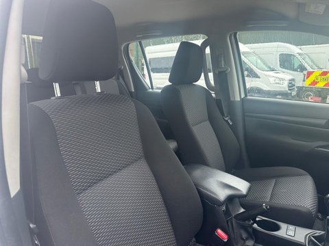 Toyota Hilux ACTIVE 4WD D-4D DCB 17