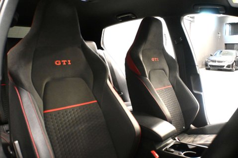Volkswagen Golf 2.0 Golf Clubsport GTi TSi Semi-Auto 5dr 29