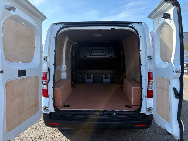 Maxus Deliver 3 90 kW L1H1 50.2kWh auto 12