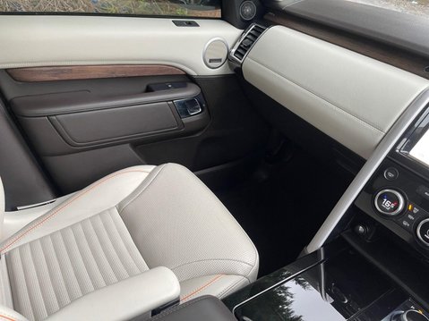 Land Rover Discovery 3.0 TD V6 HSE Luxury Auto 4WD Euro 6 (s/s) 5dr 48