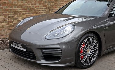 Porsche Panamera GTS 10