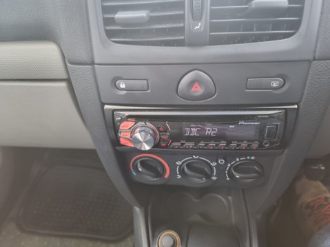 Renault Clio EXPRESSION 16V 38