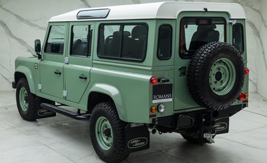 Land Rover Defender 110 HERITAGE 12