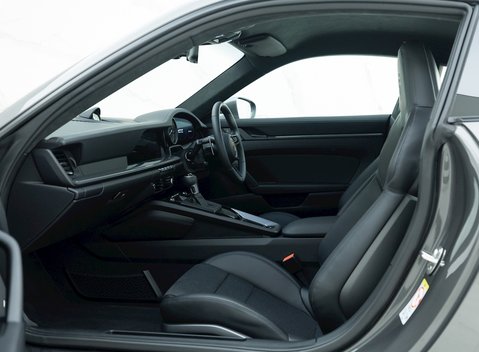 Porsche 911 (992) GT3 Touring 11
