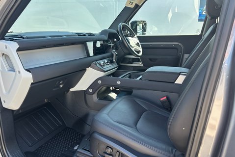 Land Rover Defender 90 D250 Hard Top SE MHEV 13