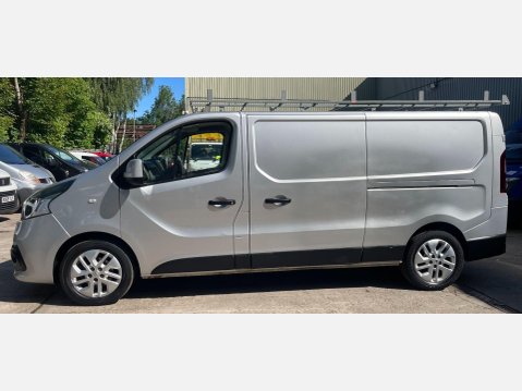 Renault Trafic 1.6 dCi 29 Sport Nav Panel Van 5dr Diesel Manual LWB Standard Roof Euro 6 ( 17
