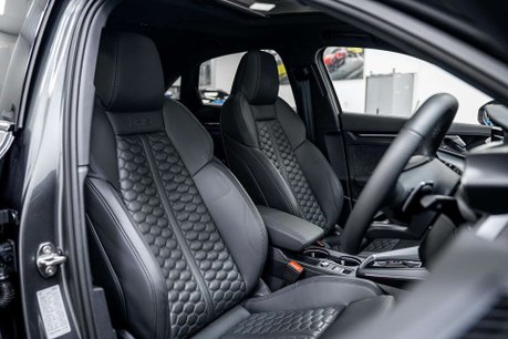 Audi RS3 2.5 TFSI Carbon Vorsprung Saloon 4dr Petrol S Tronic quattro Euro 6 (s/s) ( 11