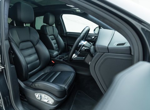 Porsche Macan TURBO 14