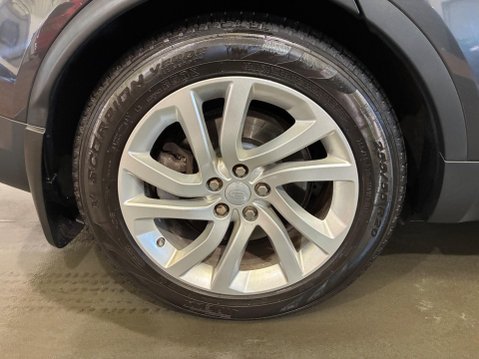 Land Rover Discovery 3.0 TD V6 HSE Auto 4WD Euro 6 (s/s) 5dr 40