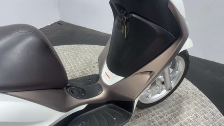 Piaggio Medley 2022 27K CLEAN 125CC LEARNER SCOOTER NEW MOT SERVICED 40