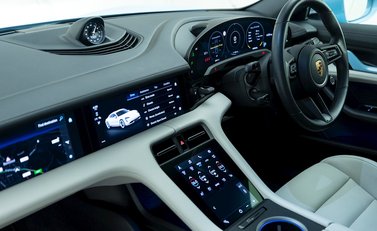 Porsche Taycan 4S 15