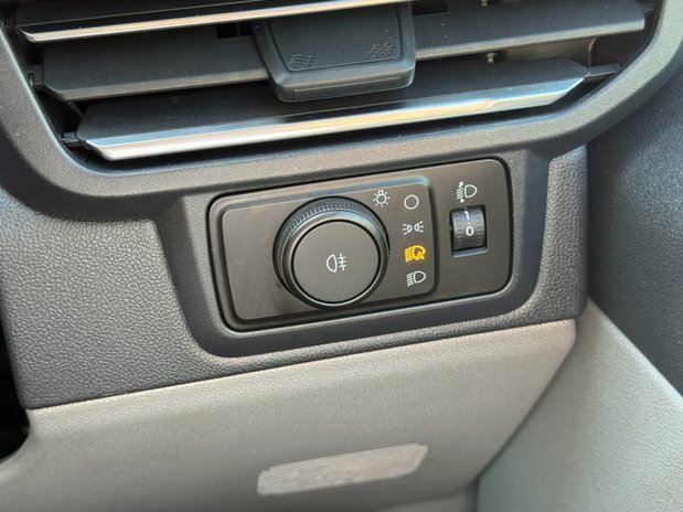 Ford Transit Custom SWB L1H1 Limited 300 Air Con Alloys Camera Sensors EURO 6 NO VAT 21